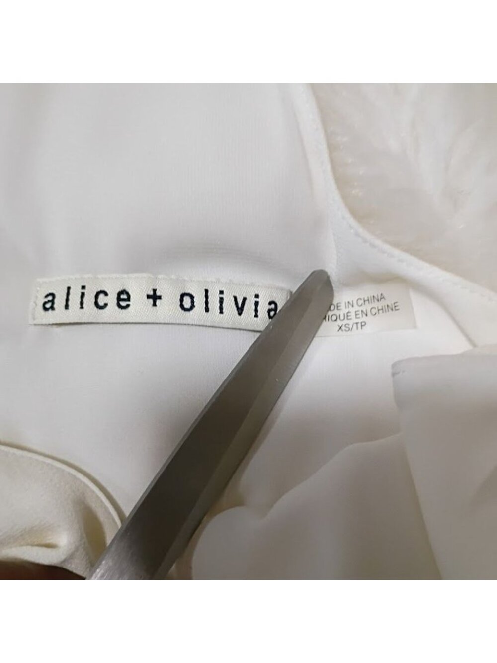 Alice + Olivia White Strappy V-Neck Camisole Top XS Polyester Blend - Picture 4 of 13